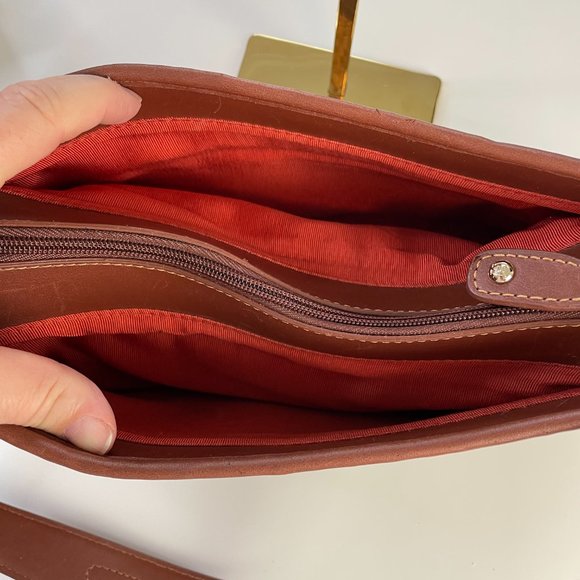 ETIENNE Ratten Hand Bag Faux Leather Trim Strap Center Zipper Pocket Two Pouches - Picture 8 of 15